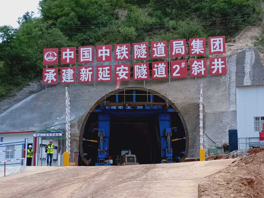 延西高(gāo)鐵新延安隧道(dào)2号斜井步進式台車 